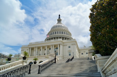 美国国会山(探访美国国会山：美国政治中心 雄伟壮观)